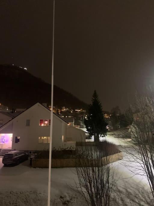 Fin Leilighet I Tromsdalen. Appartement Tromsø Buitenkant foto